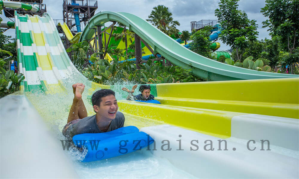 如何进行水上乐园设备的螺丝螺母检查？