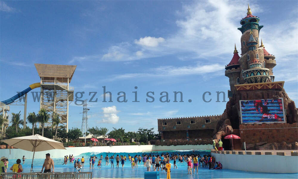 如何设计能够吸引游客回访的水上乐园？