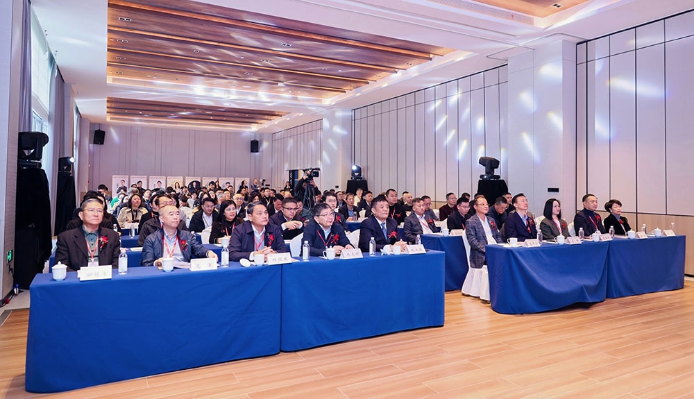 科技铸就非凡体验，专业成就行业标杆——jinnianhui今年会游乐荣膺2025金冠奖“杰出水滑道设备奖”