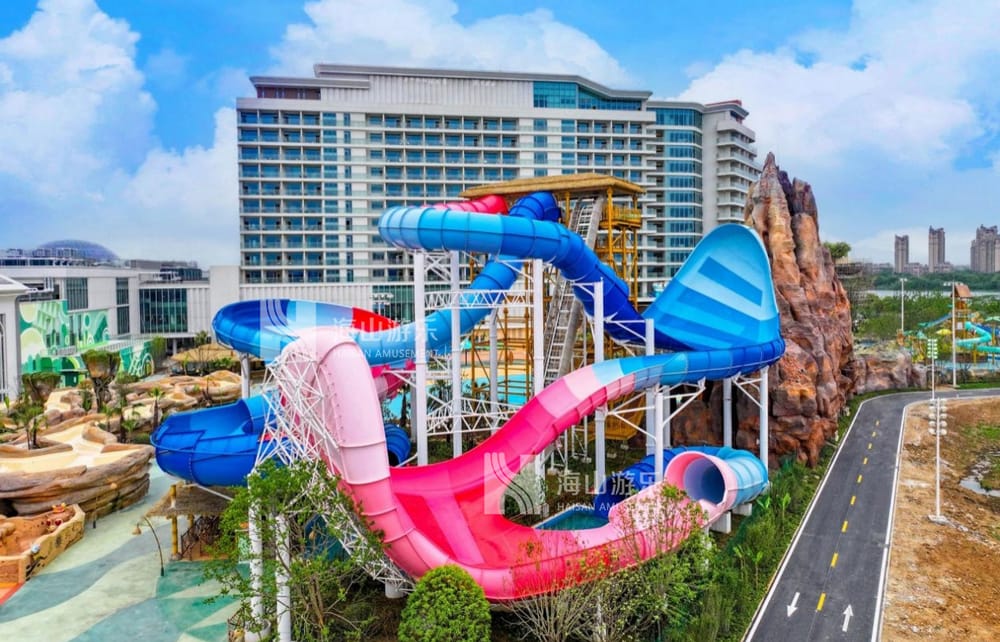 双重风暴，极致竞速——星际盘旋+巨浪翻滚组合引爆水乐园刺激体验